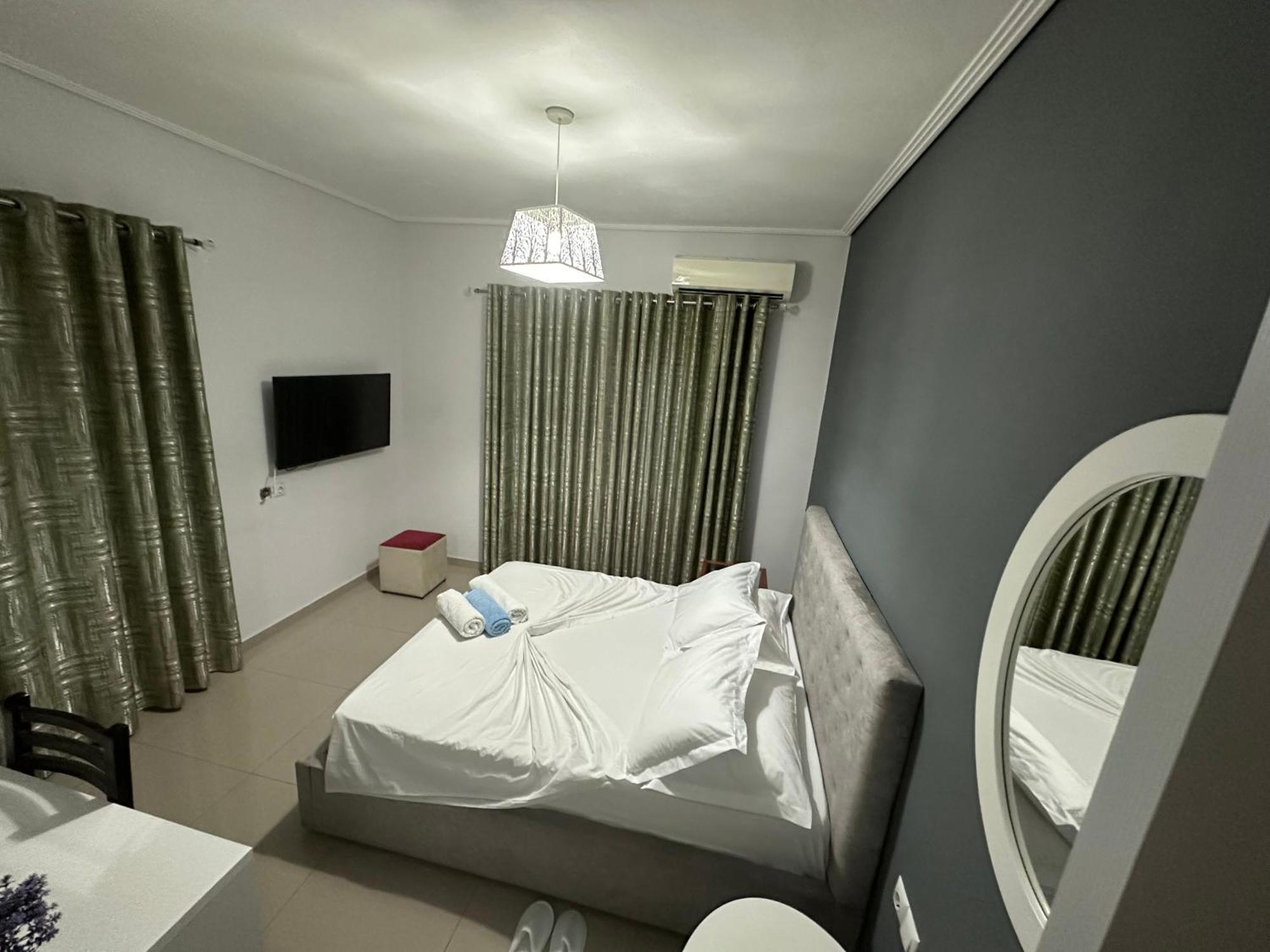 Hotel Elisabet Саранда Екстер'єр фото