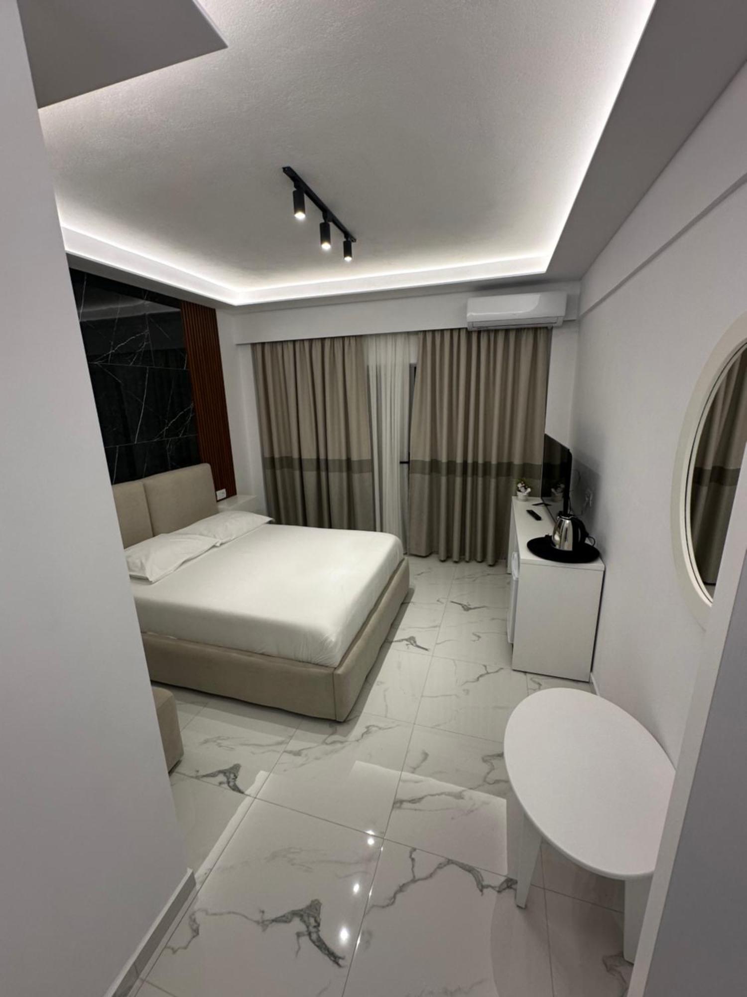 Hotel Elisabet Саранда Екстер'єр фото