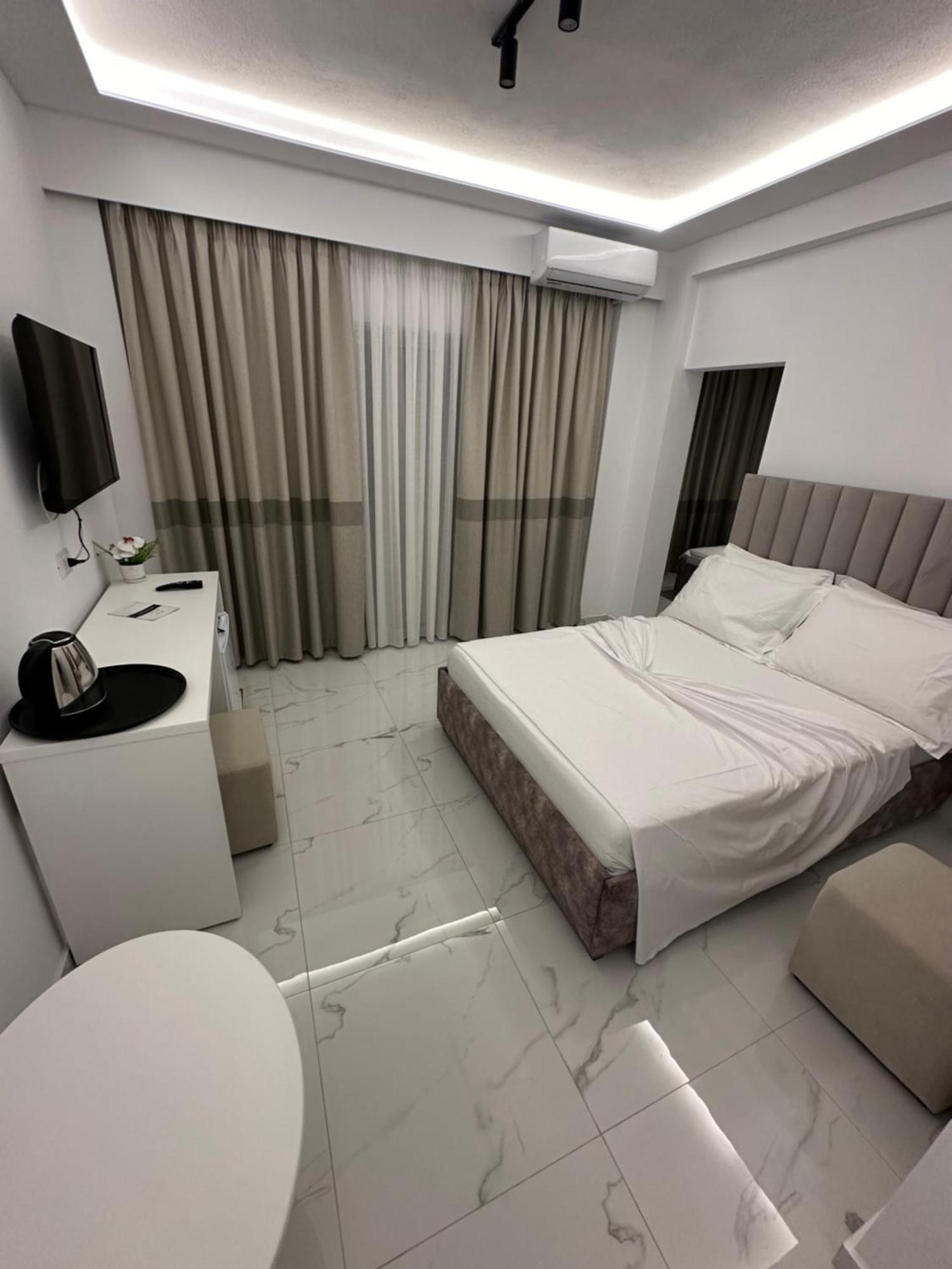 Hotel Elisabet Саранда Екстер'єр фото