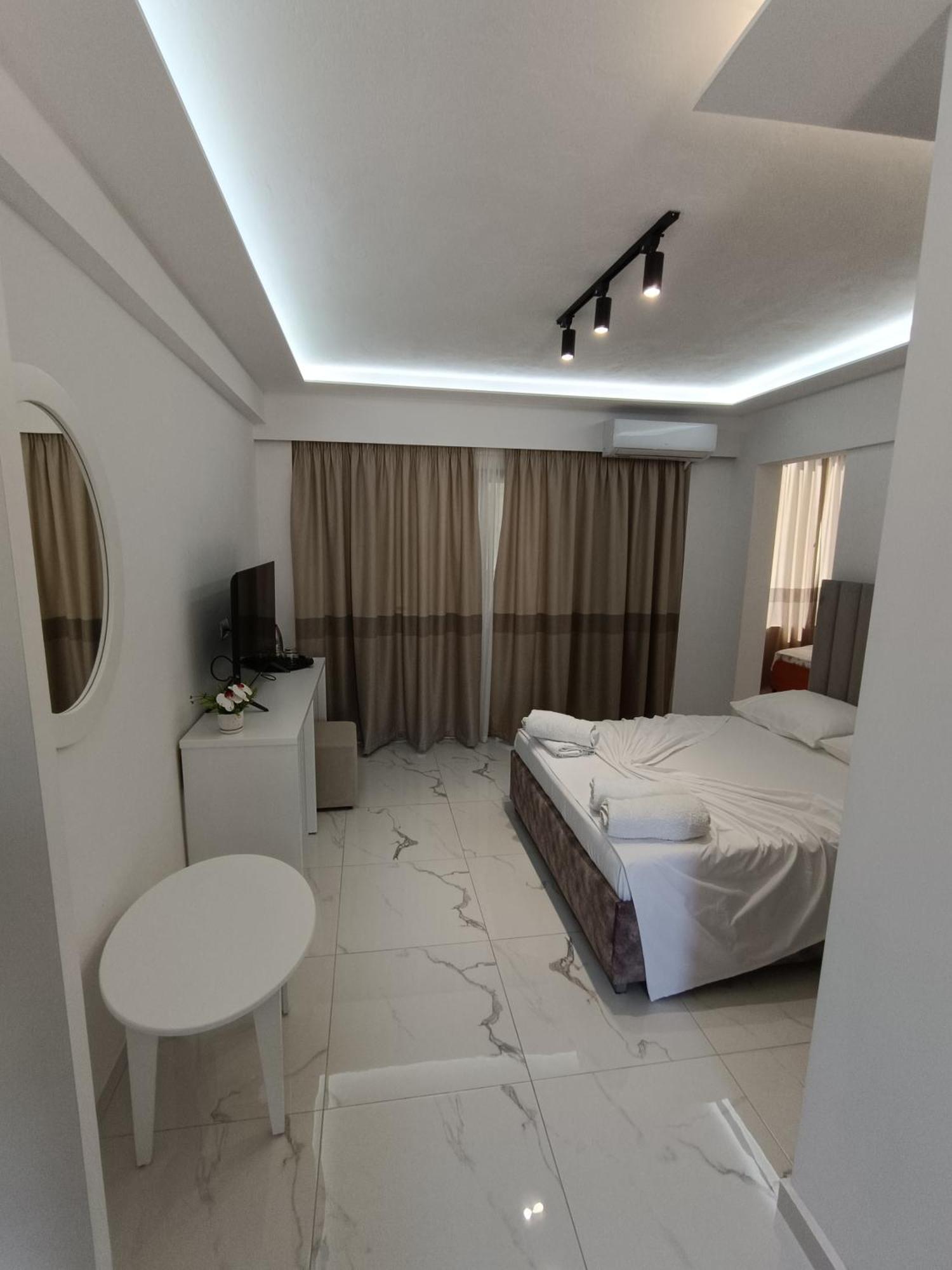 Hotel Elisabet Саранда Екстер'єр фото